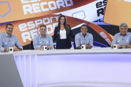 Salvio, Noriega, Paloma, Dodô e Cleber no estúdio de transmissões de Futebol na Record