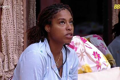 Thamiris em conversa no quarto do BBB 25