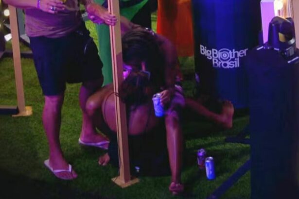 Thamiris e Aline se beijando no chão de um dos cantos da festa do BBB 25