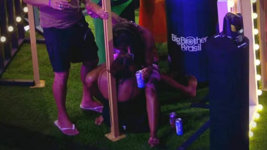 Thamiris e Aline se beijando no chão de um dos cantos da festa do BBB 25