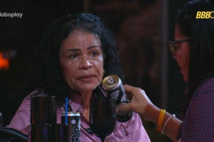 Vilma e Joselma sentada na mesma mesa na festa do líder no BBB 25