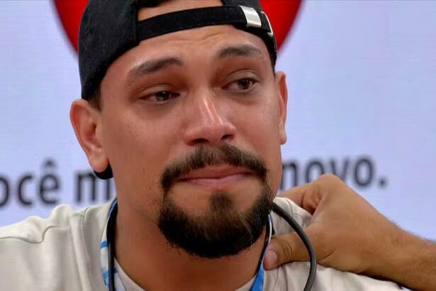 Vinicius chorando no Almoço do Anjo no BBB 25