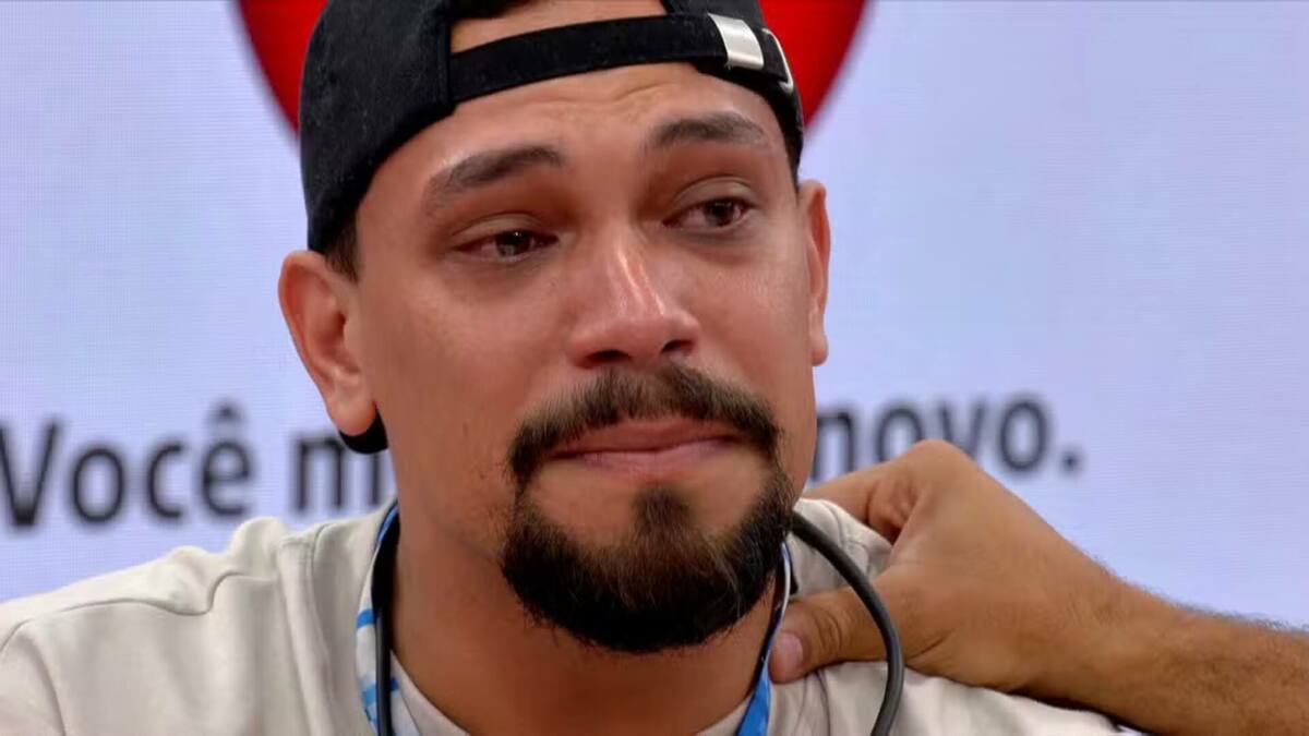 Vinicius chorando no Almoço do Anjo no BBB 25
