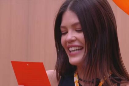 Vitória Strada sorridente no Apê do Líder do BBB 25