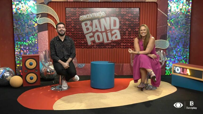 Gabriel Pinheiro e Mari Belém sorridentes no estúdio do Concentração Band Folia 2025