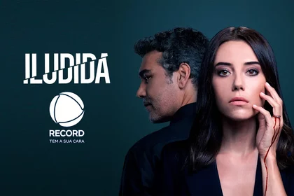 Caner Cindoruk e Cansu Dere na arte de divulgação da novela turca Iludida na RECORD