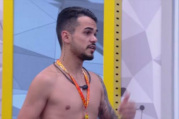 João Gabriel sem camisa no quarto do líder do BBB 25
