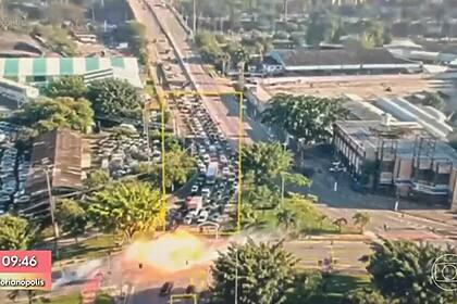 Avião em chamas na Avenida Marquês de São Vicente na Barra Funda em São Paulo