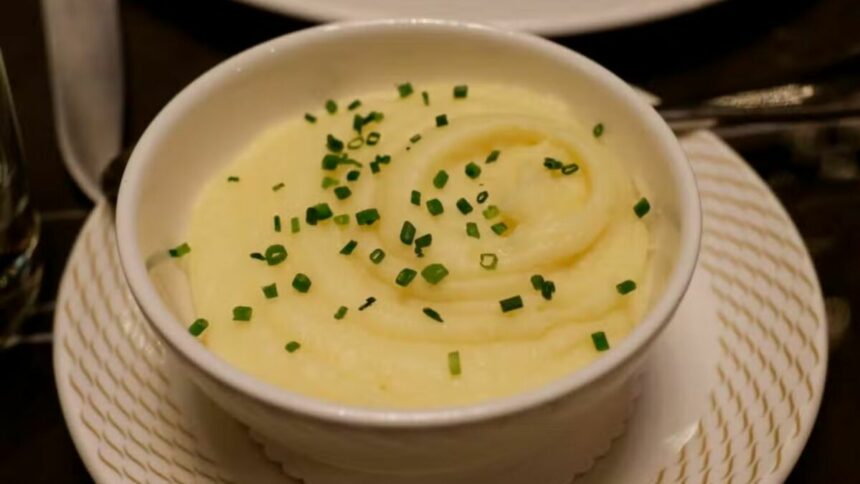 Aligot:purê de batata com queijo em trecho de receita no é de casa