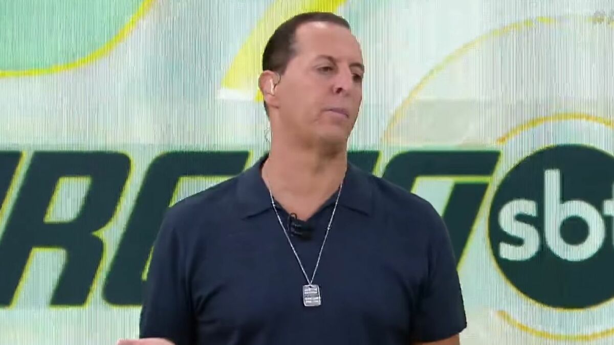 Benjamin Back no cenário do Arena SBT