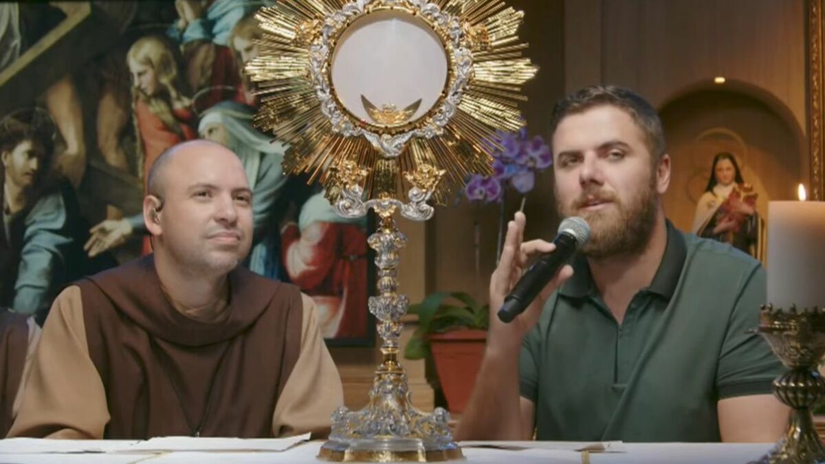 Frei Gilson e Zè Neto em trecho do Rosário