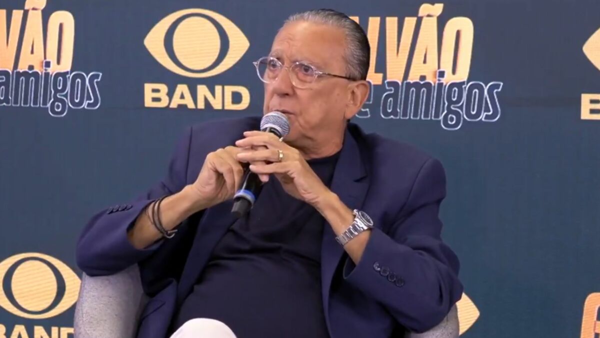 Galvão Bueno com semblante emocionado em trecho da coletiva na Band