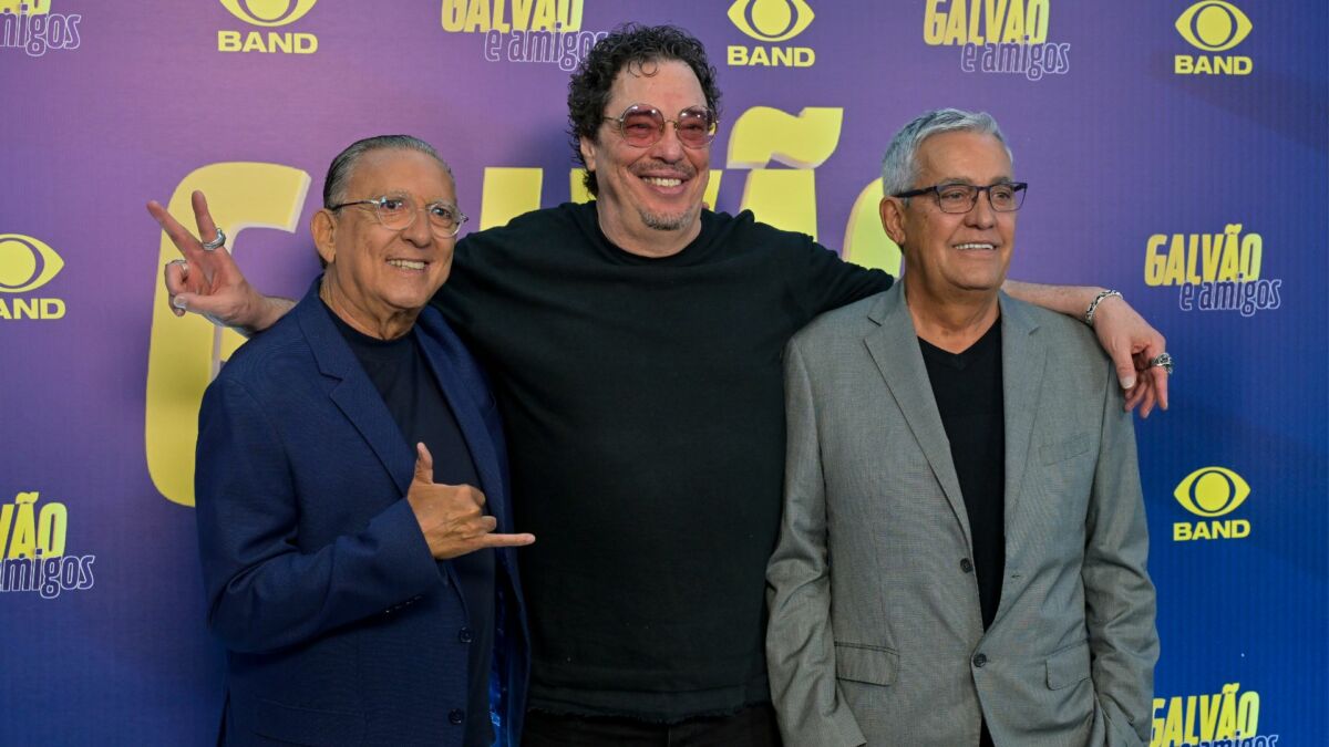 Galvão Bueno, Casagrande e Mauro Naves posando na Coletiva do programa Galvão e amigos