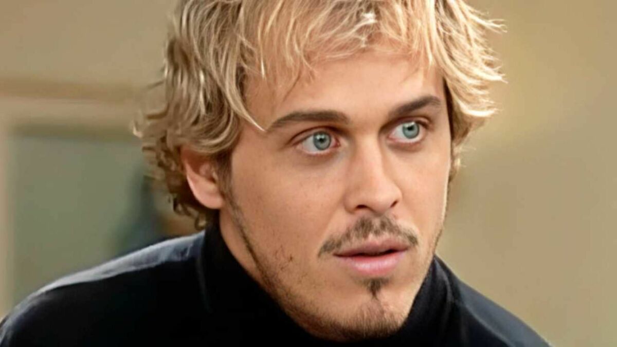 Alexandre (Guilherme Fontes) em trecho da novela A Viagem