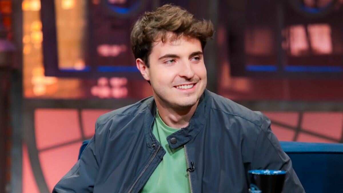 João Augusto Liberato no cenário do The Noite