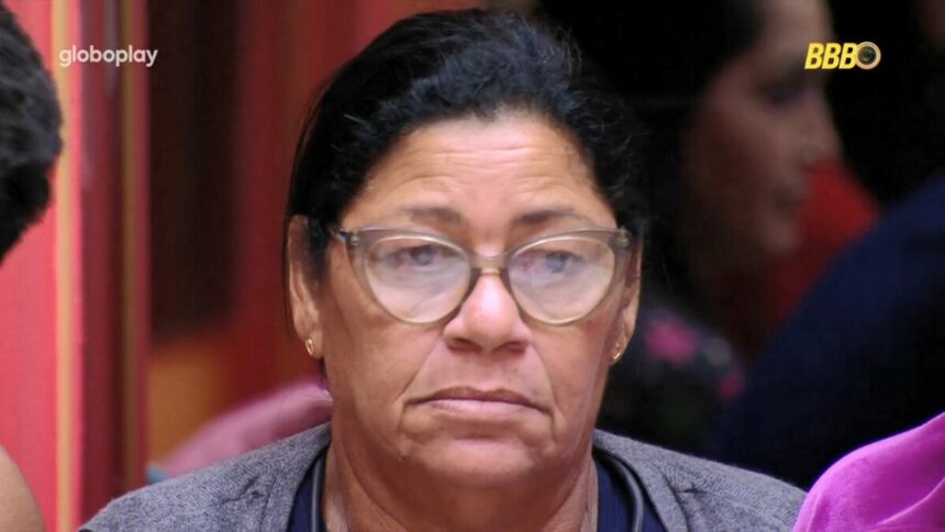 Joselma no sofá da sala do BBB 25