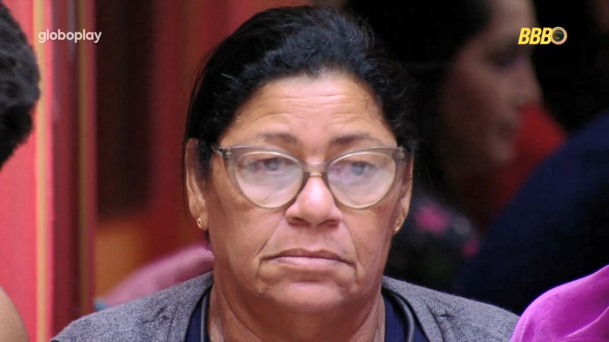Joselma no sofá da sala do BBB 25