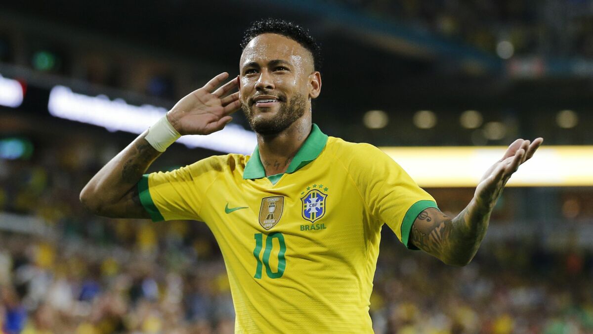 Neymar celebrando gol com a camisa da Seleção Brasileira