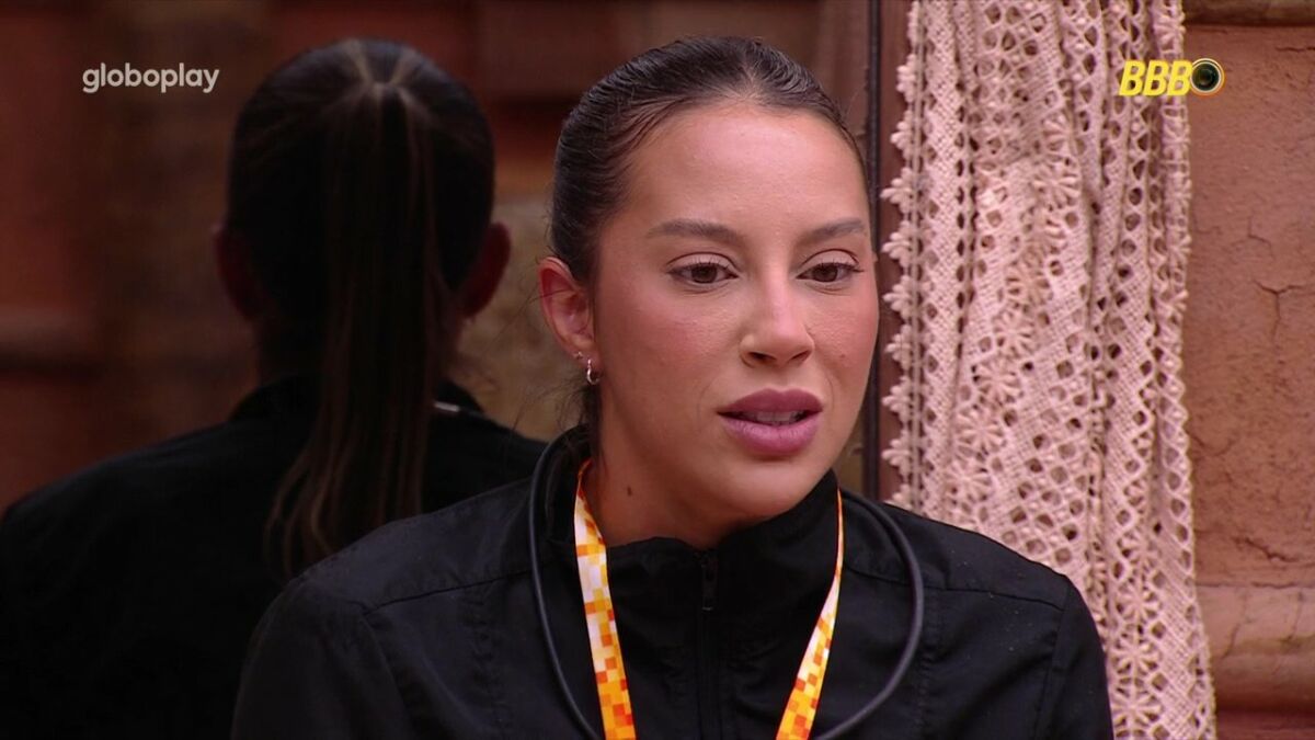Renata em conversa no Quarto do Nordeste do BBB 25