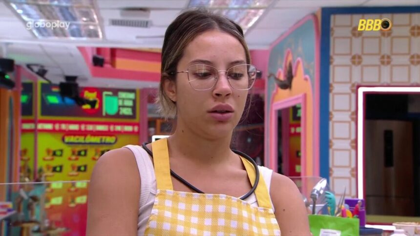 Renata de avental na cozinha do BBB 25