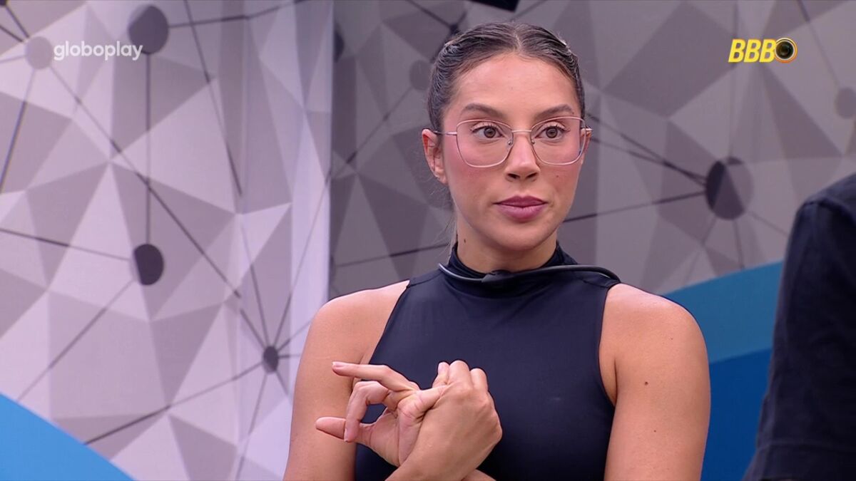 Renata discursando no quarto fantástico do BBB 25