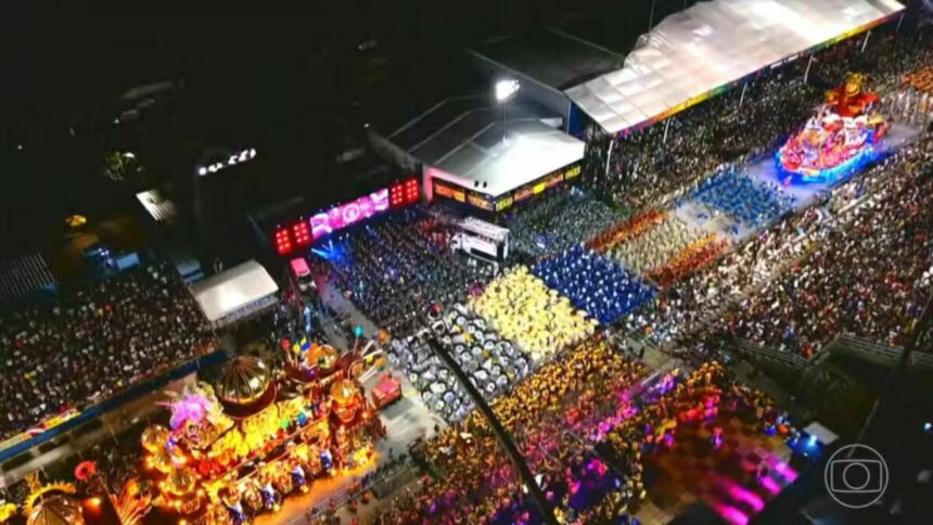 Sambódromo do Anhembi visto de cima no Carnaval 2025