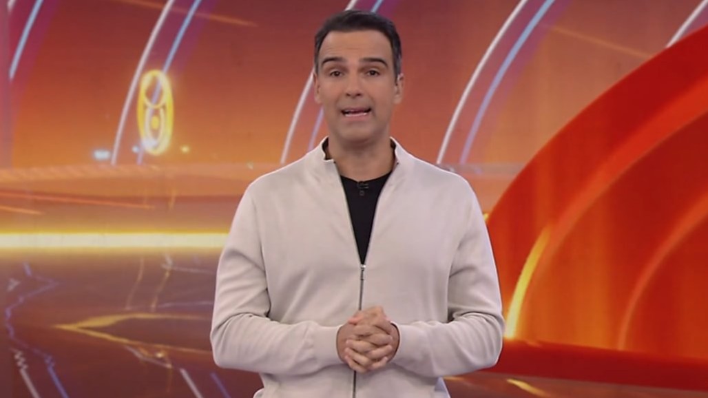 Tadeu Schmidt no cenário do BBB 25
