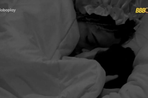 João Gabriel e Thamiris se beijam na cama do BBB 25