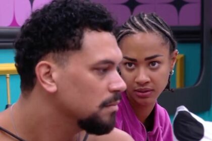 Vinicius e Aline em conversa no Quarto Anos 50 do BBB 25