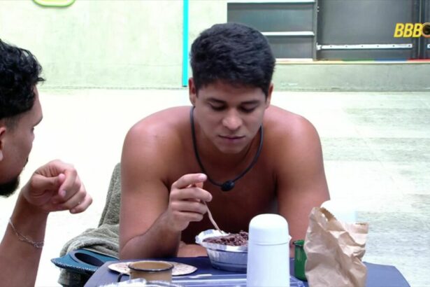 Vinicius e Guilherme no almoço do lado de fora da casa do BBB 25