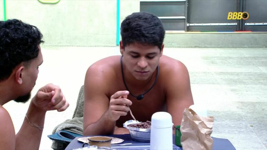 Vinicius e Guilherme no almoço do lado de fora da casa do BBB 25