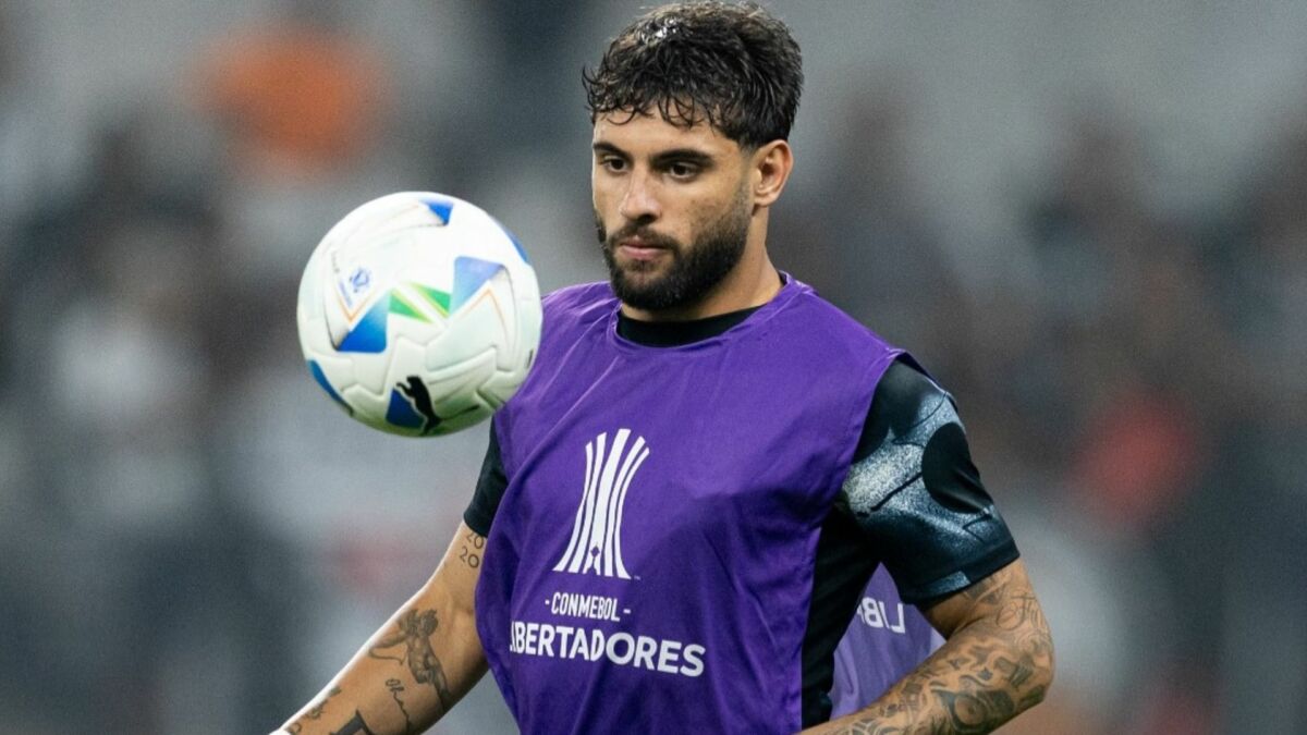 Yuri Alberto com o uniforme de aquecimento do Corinthians