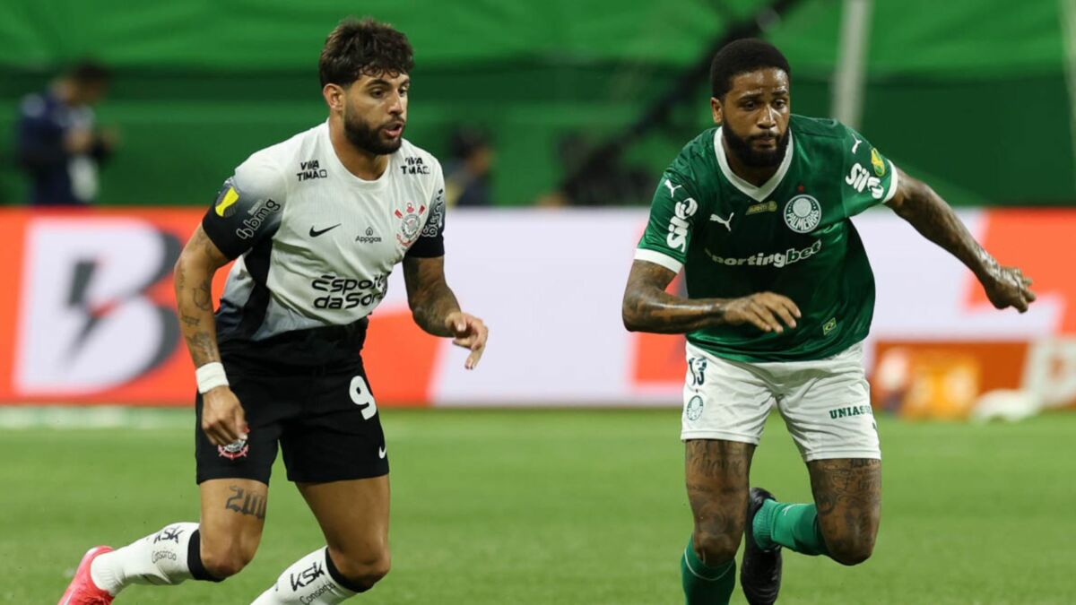 Yuri Alberto e Micael em trecho do jogo Corinthians x Palmeiras