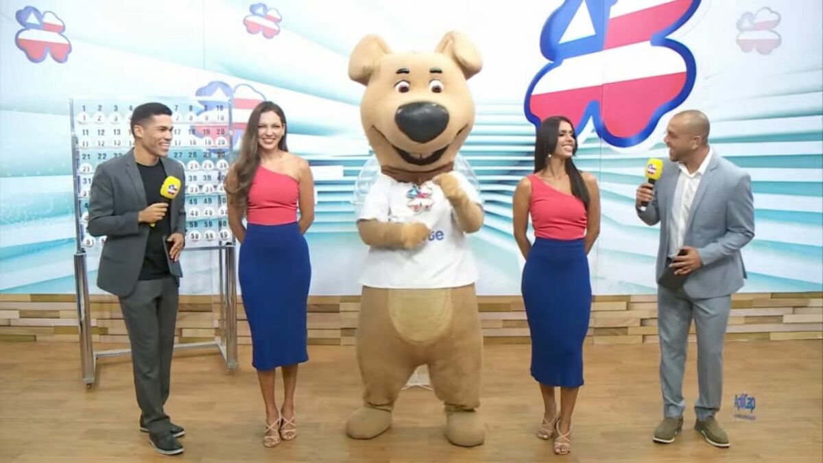 Mascote do Bahia dá Sorte entre os apresentadores na abertura do sorteio deste domingo, 23/03/2025