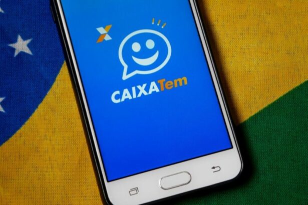 Aplicativo Caixa Tem exposto em um celular