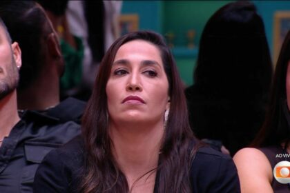 Daniele Hypolito na sala do BBB 25 com semblante sério