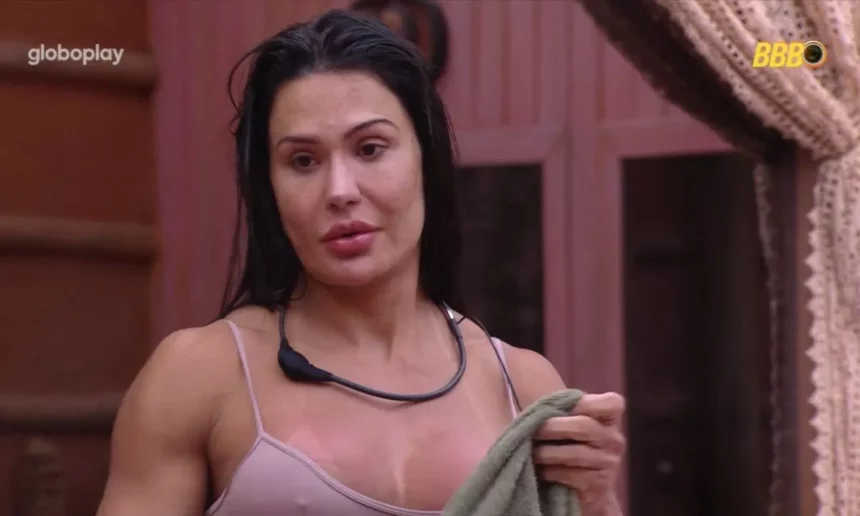 Gracyanne Barbosa olhando para Thamiris no quarto nordeste, na madrugada do BBB 25