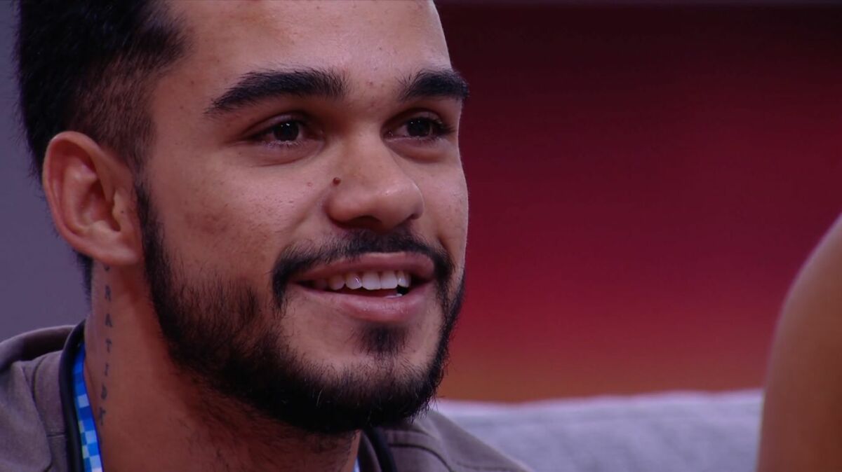 João Pedro chora no almoço do Anjo no BBB 25 ao ver presente do anjo