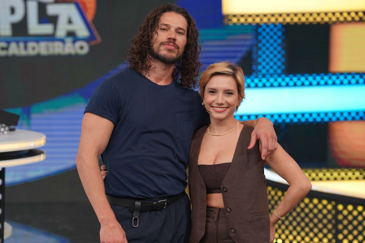 José Loreto e Lorena Comparato no palco do Caldeirão