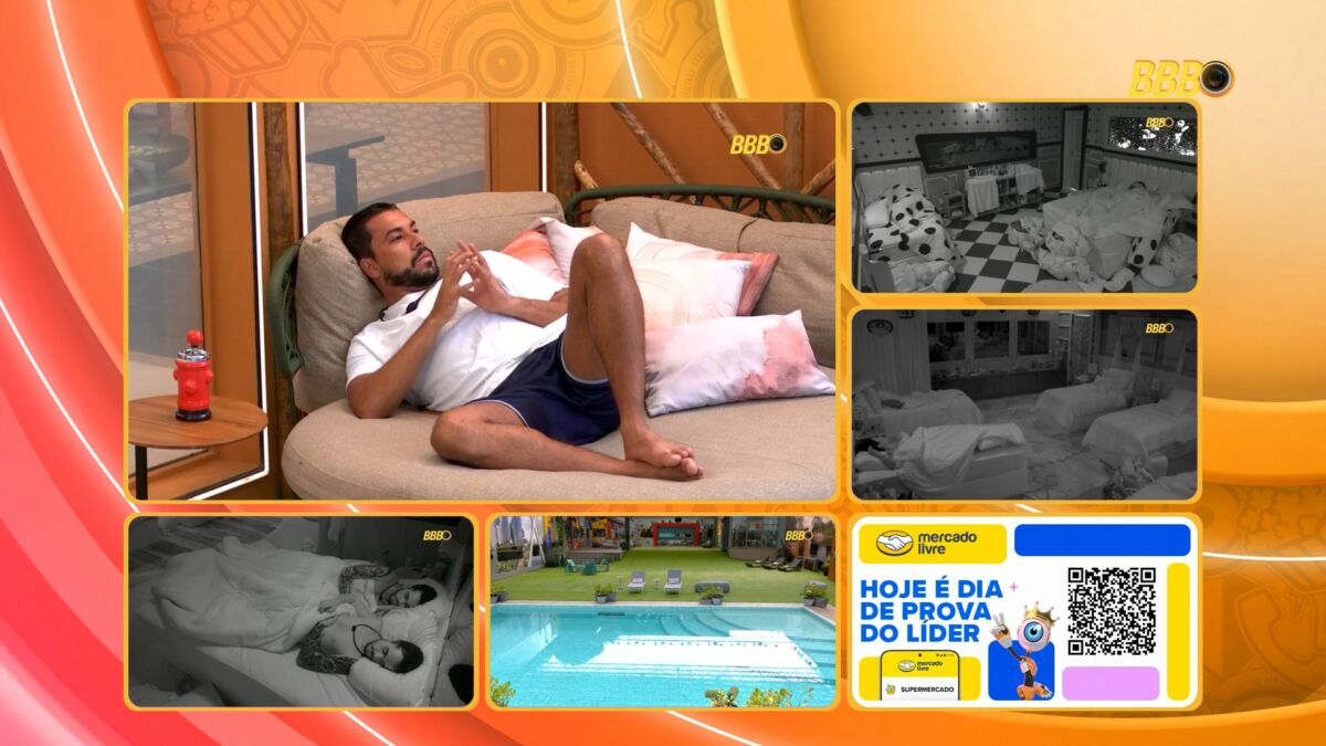 Mosaico do BBB com Maike acordado na área externa da casa e os demais quartos ainda em preto e branco