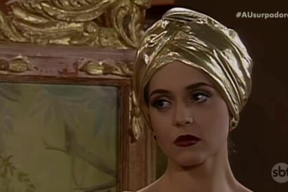 Paola Bracho com um turbante dourado na estreia de A Usurpadora