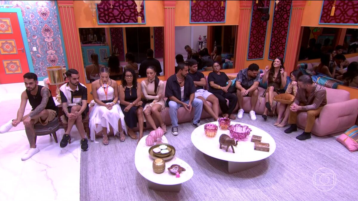 Brothers sentados na sala do BBB 25
