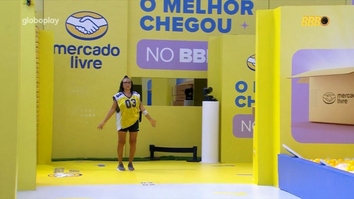 Vilma abre os braços durante prova do Anjo do BBB 25
