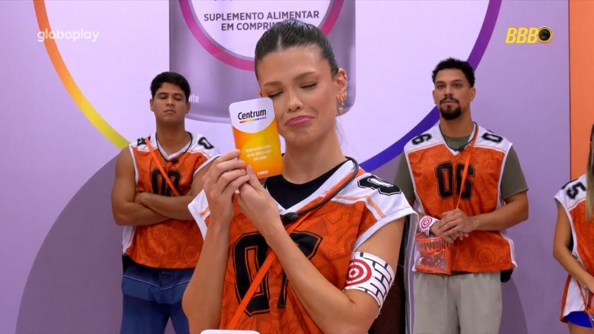 Vitória faz cara de choro e é eliminada da Prova do Anjo