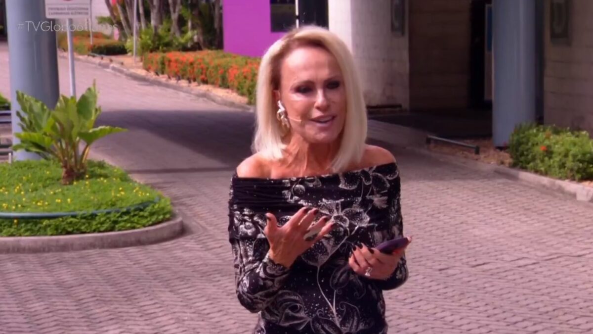 Ana Maria Braga em trecho do Mais Você nos corredores dos Estúdios Globo