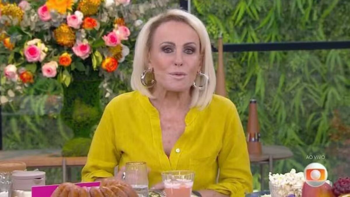 Ana Maria Braga, com uma blusa amarela, na mesa de café da manhã do Mais Você
