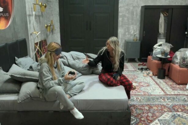 Giovanna e Tali em conversa no quarto do Power Couple