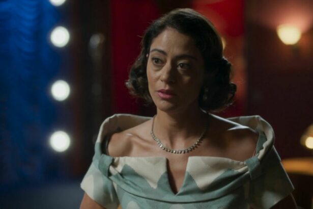 Clarice (Carol Castro) em trecho de capítulo da novela Garota do Momento