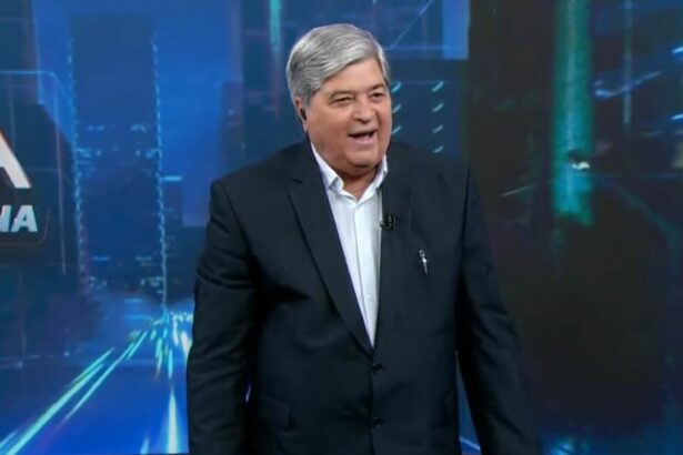 Datena no cenário do Tá na Hora