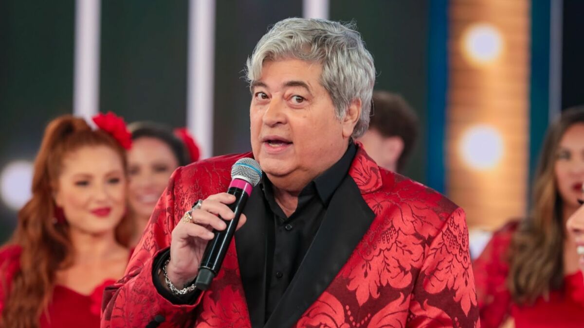 Datena travestido de de Sidney Magal no Programa Silvio Santos